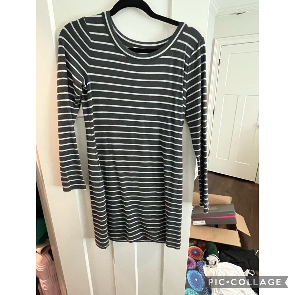 Loft t-shirt long sleeve striped dress never worn size xs, can fit a small